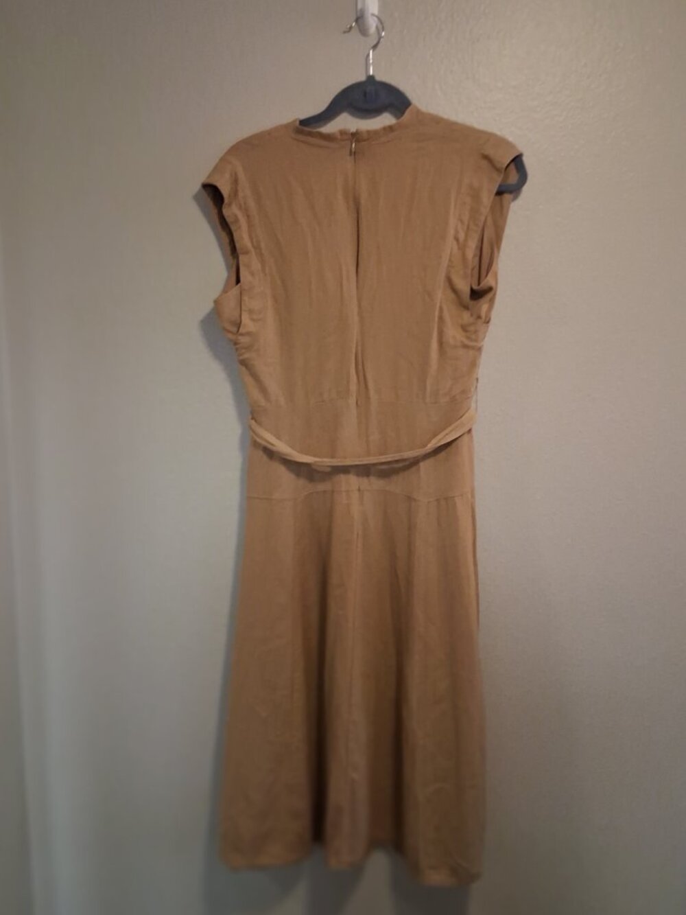 DKNY Women's Faux Wrap Midi Dress Tan Linen Blend SZ 8 FLAW - Picture 2 of 8